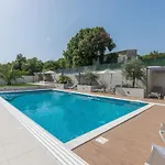 Mit Pool By Interhome Apartamento Pula