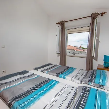 Mit Pool By Interhome Apartamento Pula