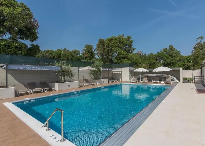 Mit Pool By Interhome