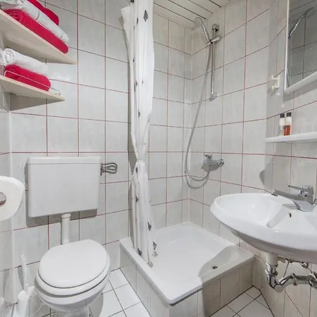 Mit Pool By Interhome * Pula