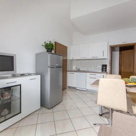 Mit Pool By Interhome Appartement