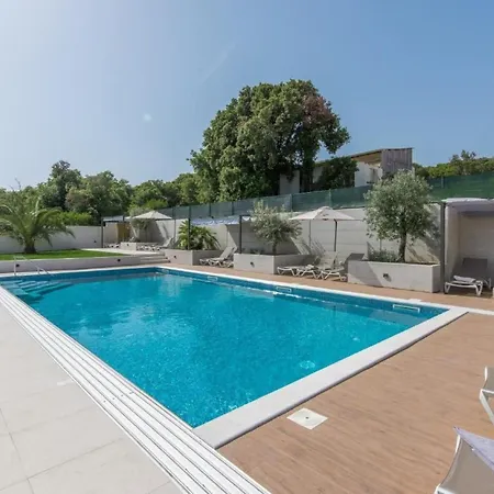 Mit Pool By Interhome דירה פולה