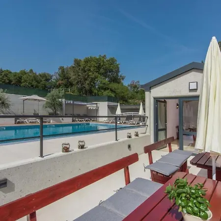 Mit Pool By Interhome Апартаменты Пула