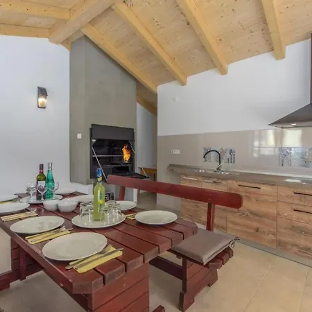 Mit Pool By Interhome 公寓 普拉