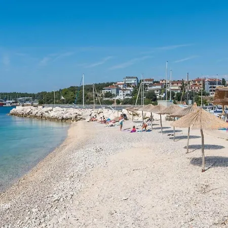 Mit Pool By Interhome * 普拉