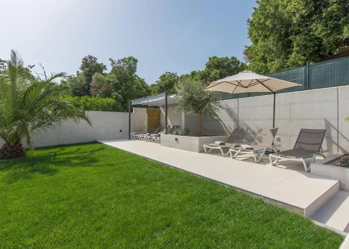 Mit Pool By Interhome بولا