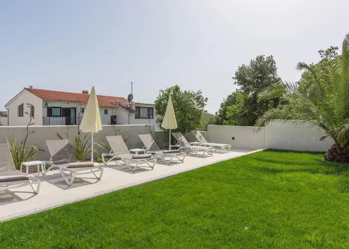 Mit Pool By Interhome