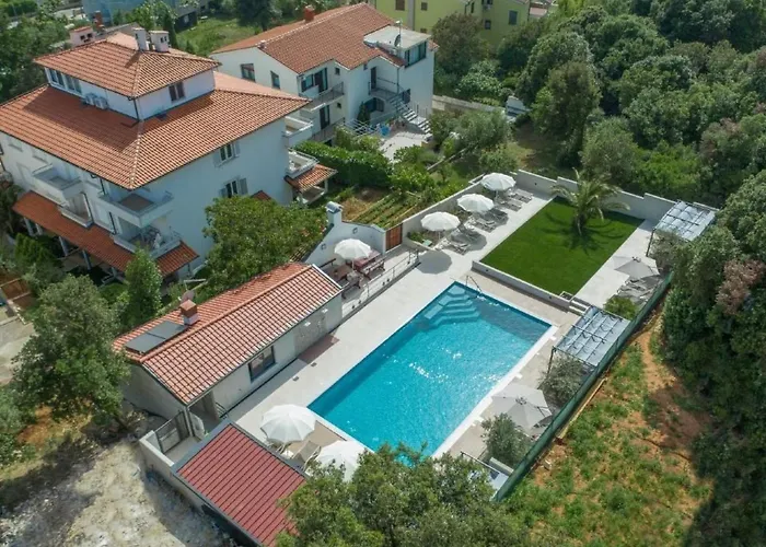 Mit Pool By Interhome * 普拉